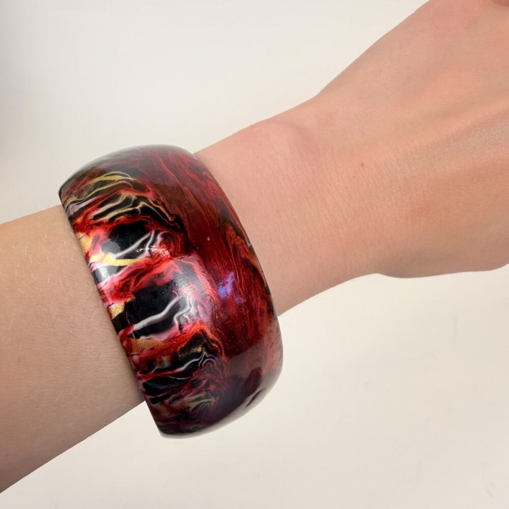 1970s Chunky Red and Black Bangle